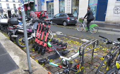 전기 스쿠터, 자전거 및 도시 이동성: 파리 거리에서 얻은 교훈
