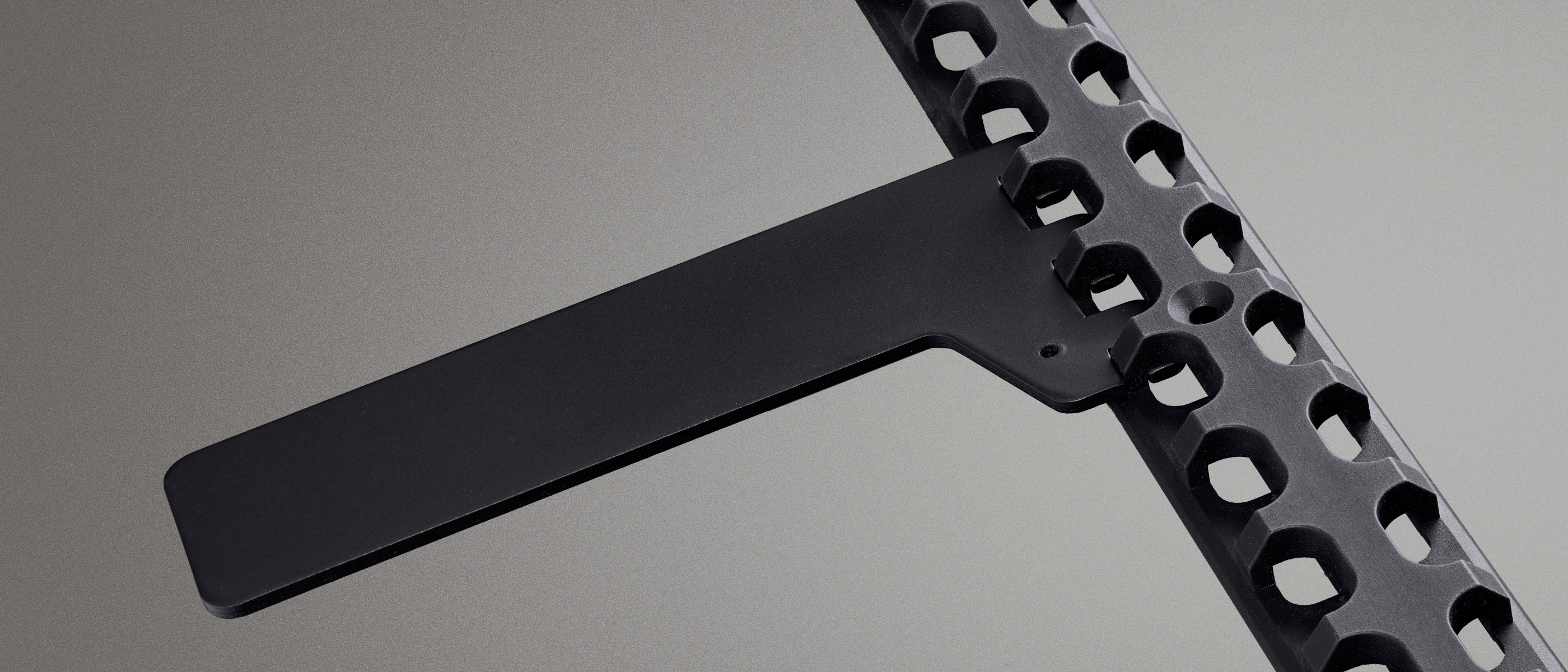 A black GearMate bracket slotted into the spine. 